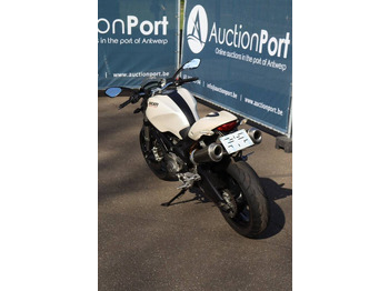 Motocikl Ducati MONSTER 696: slika Motocikl Ducati MONSTER 696