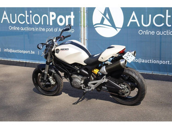 Motocikl Ducati MONSTER 696: slika Motocikl Ducati MONSTER 696