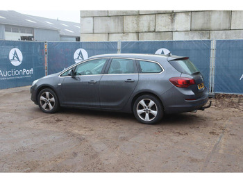 Automobil Opel Astra Sports Tourer: slika Automobil Opel Astra Sports Tourer