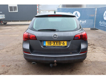 Automobil Opel Astra Sports Tourer: slika Automobil Opel Astra Sports Tourer