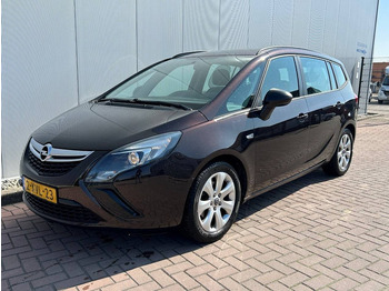 Automobil OPEL