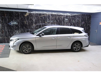 Automobil PEUGEOT