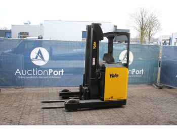 Regalni viličar YALE