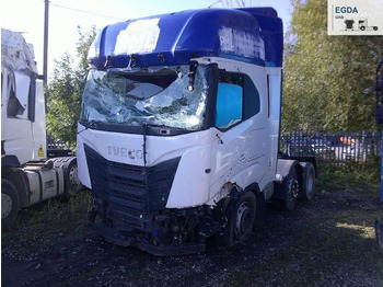 Tegljač IVECO S-WAY