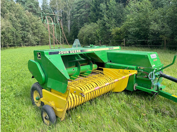 Kvadratna balirka JOHN DEERE