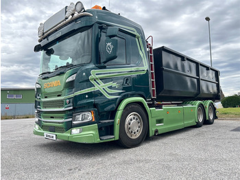 Kamion s kukastom dizalicom SCANIA