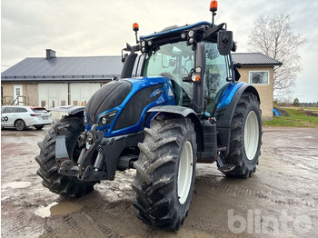 Traktor VALTRA