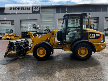 Utovarivač na kotačima CATERPILLAR 906M