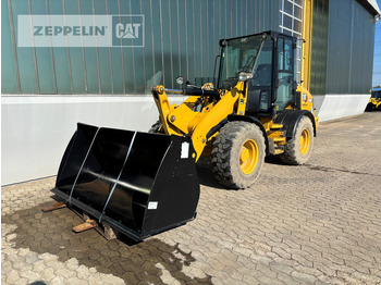 Utovarivač na kotačima CATERPILLAR 908M