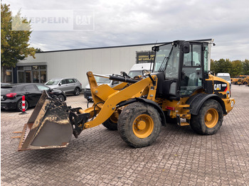 Utovarivač na kotačima CATERPILLAR 908M