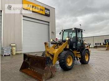 Utovarivač na kotačima CATERPILLAR 908M