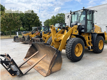 Utovarivač na kotačima CATERPILLAR 910