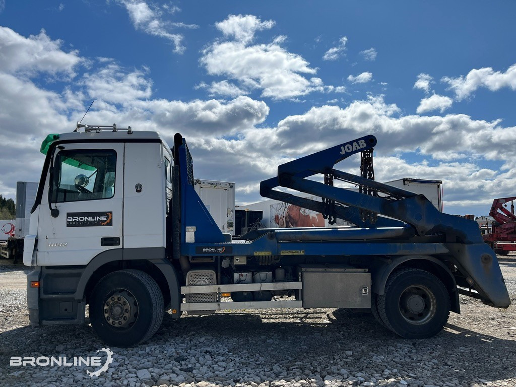 2004 Mercedes-Benz Actros 1832 Skip Loader Joab - Utovarivač s proklizavajućim upravljanjem: slika 2004 Mercedes-Benz Actros 1832 Skip Loader Joab - Utovarivač s proklizavajućim upravljanjem 2004 Mercedes-Benz Actros 1832 Skip Loader Joab - Utovarivač s proklizavajućim upravljanjem: slika 2004 Mercedes-Benz Actros 1832 Skip Loader Joab - Utovarivač s proklizavajućim upravljanjem