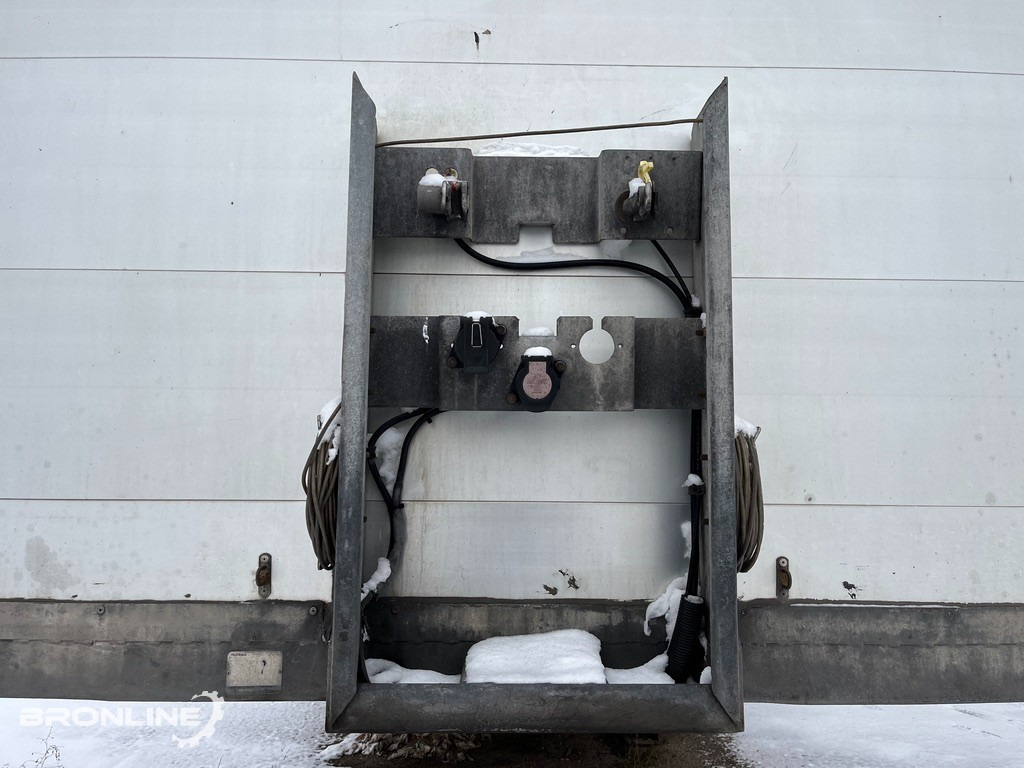 2007 HUMBAUR HSA 351324 curtain side semi-trailer - Poluprikolica s ceradom: slika 2007 HUMBAUR HSA 351324 curtain side semi-trailer - Poluprikolica s ceradom 2007 HUMBAUR HSA 351324 curtain side semi-trailer - Poluprikolica s ceradom: slika 2007 HUMBAUR HSA 351324 curtain side semi-trailer - Poluprikolica s ceradom