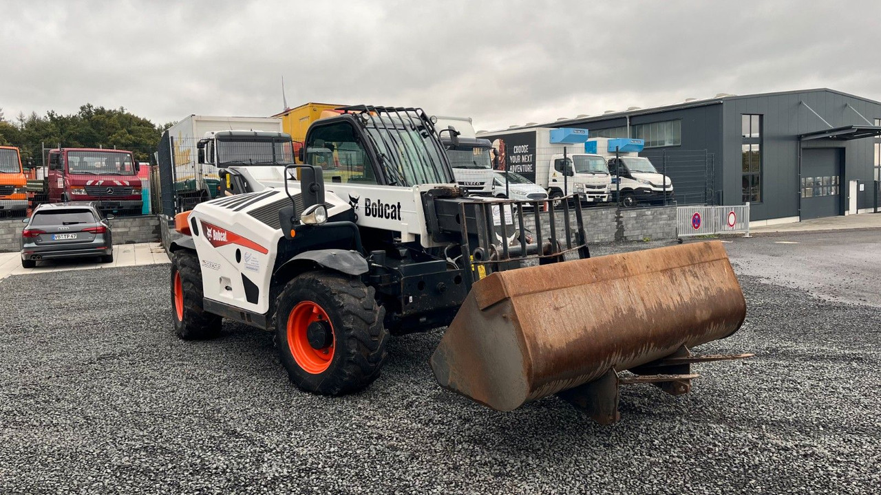 Bobcat T35.105LB Teleskoplader 7600 Kg Gabel Schaufel - Utovarivač na kotačima: slika Bobcat T35.105LB Teleskoplader 7600 Kg Gabel Schaufel - Utovarivač na kotačima Bobcat T35.105LB Teleskoplader 7600 Kg Gabel Schaufel - Utovarivač na kotačima: slika Bobcat T35.105LB Teleskoplader 7600 Kg Gabel Schaufel - Utovarivač na kotačima