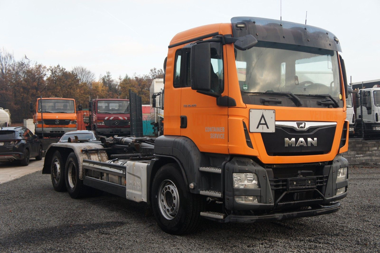 MAN TGS 26.420 Abrollkipper Meiller - Kamion s kukastom dizalicom: slika MAN TGS 26.420 Abrollkipper Meiller - Kamion s kukastom dizalicom MAN TGS 26.420 Abrollkipper Meiller - Kamion s kukastom dizalicom: slika MAN TGS 26.420 Abrollkipper Meiller - Kamion s kukastom dizalicom