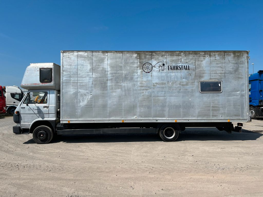MAN VW-MAN LO2 Koffer Schlafkabine - Dostavno vozilo sa zatvorenim sandukom: slika MAN VW-MAN LO2 Koffer Schlafkabine - Dostavno vozilo sa zatvorenim sandukom MAN VW-MAN LO2 Koffer Schlafkabine - Dostavno vozilo sa zatvorenim sandukom: slika MAN VW-MAN LO2 Koffer Schlafkabine - Dostavno vozilo sa zatvorenim sandukom