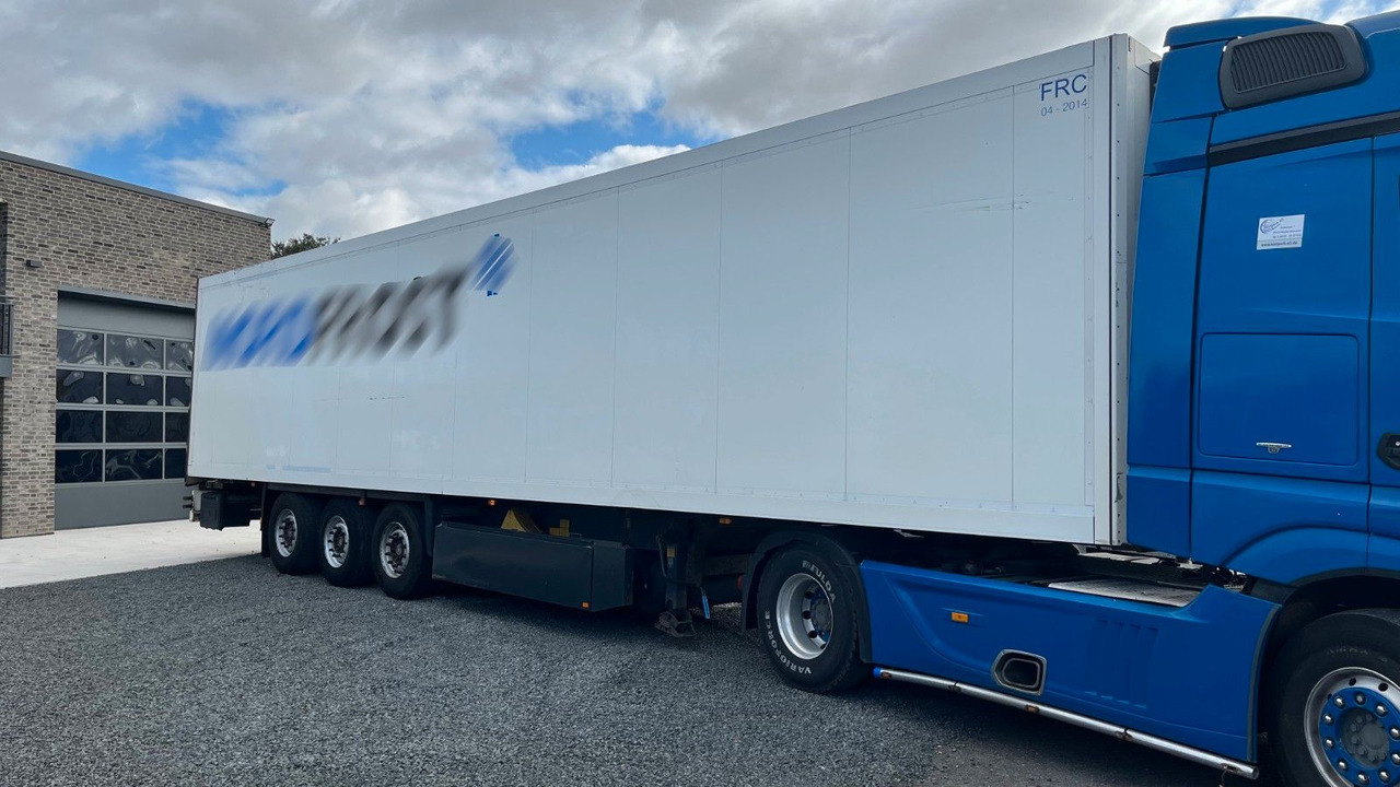 Schmitz Cargobull SKO 24 Kühlkoffer SAF Carrier Faltwand - Poluprikolica hladnjača: slika Schmitz Cargobull SKO 24 Kühlkoffer SAF Carrier Faltwand - Poluprikolica hladnjača Schmitz Cargobull SKO 24 Kühlkoffer SAF Carrier Faltwand - Poluprikolica hladnjača: slika Schmitz Cargobull SKO 24 Kühlkoffer SAF Carrier Faltwand - Poluprikolica hladnjača