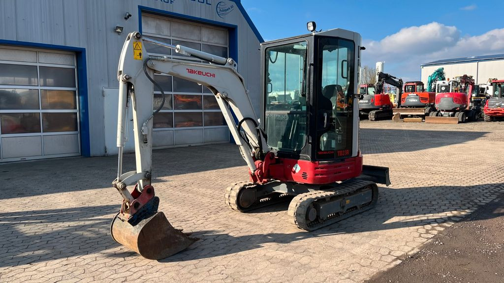 Takeuchi TB23R Minibagger 2670 Kg - Mini bager: slika Takeuchi TB23R Minibagger 2670 Kg - Mini bager Takeuchi TB23R Minibagger 2670 Kg - Mini bager: slika Takeuchi TB23R Minibagger 2670 Kg - Mini bager