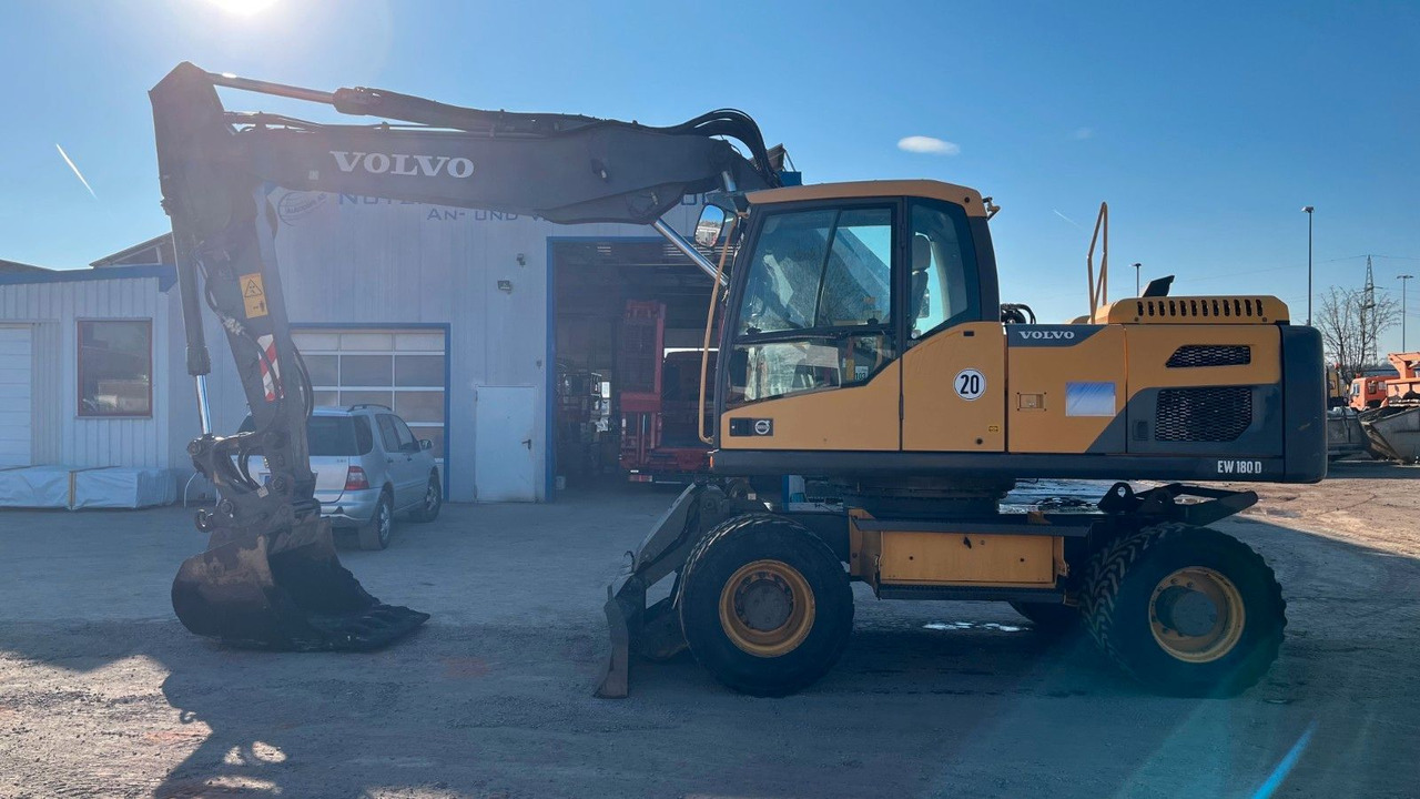 Volvo EW180D 20500 Kg Verstellausleger OilQuick - Bager na kotačima: slika Volvo EW180D 20500 Kg Verstellausleger OilQuick - Bager na kotačima Volvo EW180D 20500 Kg Verstellausleger OilQuick - Bager na kotačima: slika Volvo EW180D 20500 Kg Verstellausleger OilQuick - Bager na kotačima
