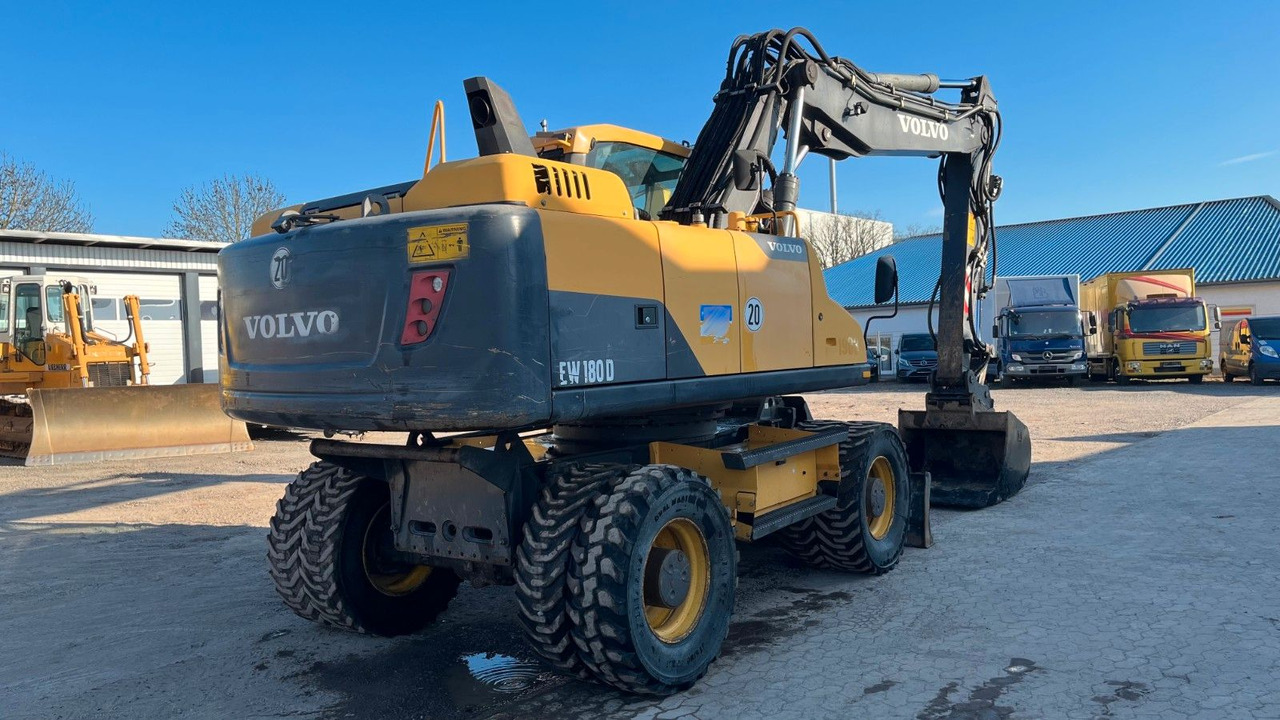 Volvo EW180D 20500 Kg Verstellausleger OilQuick - Bager na kotačima: slika Volvo EW180D 20500 Kg Verstellausleger OilQuick - Bager na kotačima Volvo EW180D 20500 Kg Verstellausleger OilQuick - Bager na kotačima: slika Volvo EW180D 20500 Kg Verstellausleger OilQuick - Bager na kotačima