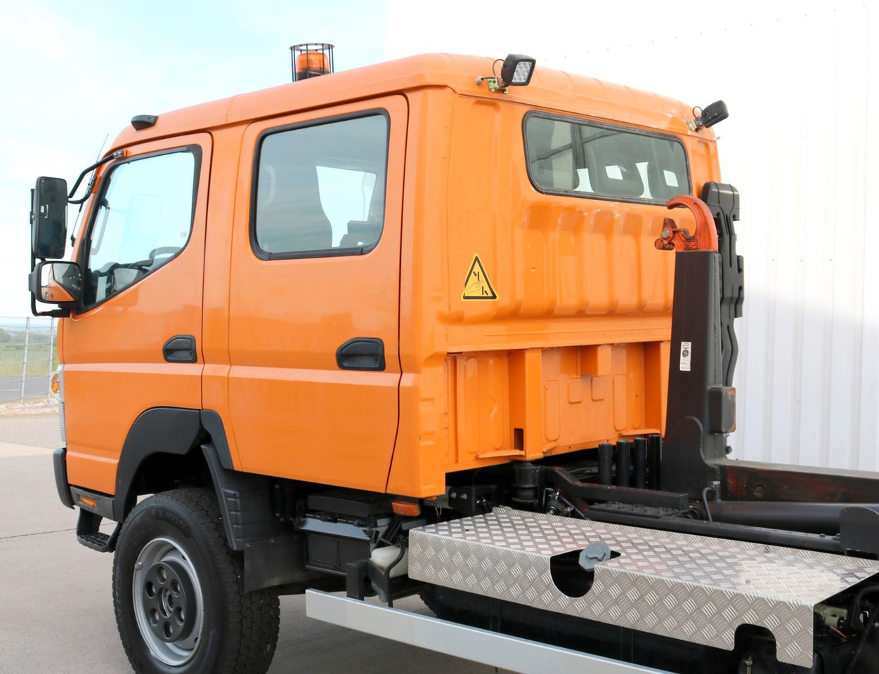 FUSO 6C180 DOKA / 4x4 /KLIMA /WINDE /Standh. / 37tkm - Kamion-šasija: slika FUSO 6C180 DOKA / 4x4 /KLIMA /WINDE /Standh. / 37tkm - Kamion-šasija FUSO 6C180 DOKA / 4x4 /KLIMA /WINDE /Standh. / 37tkm - Kamion-šasija: slika FUSO 6C180 DOKA / 4x4 /KLIMA /WINDE /Standh. / 37tkm - Kamion-šasija