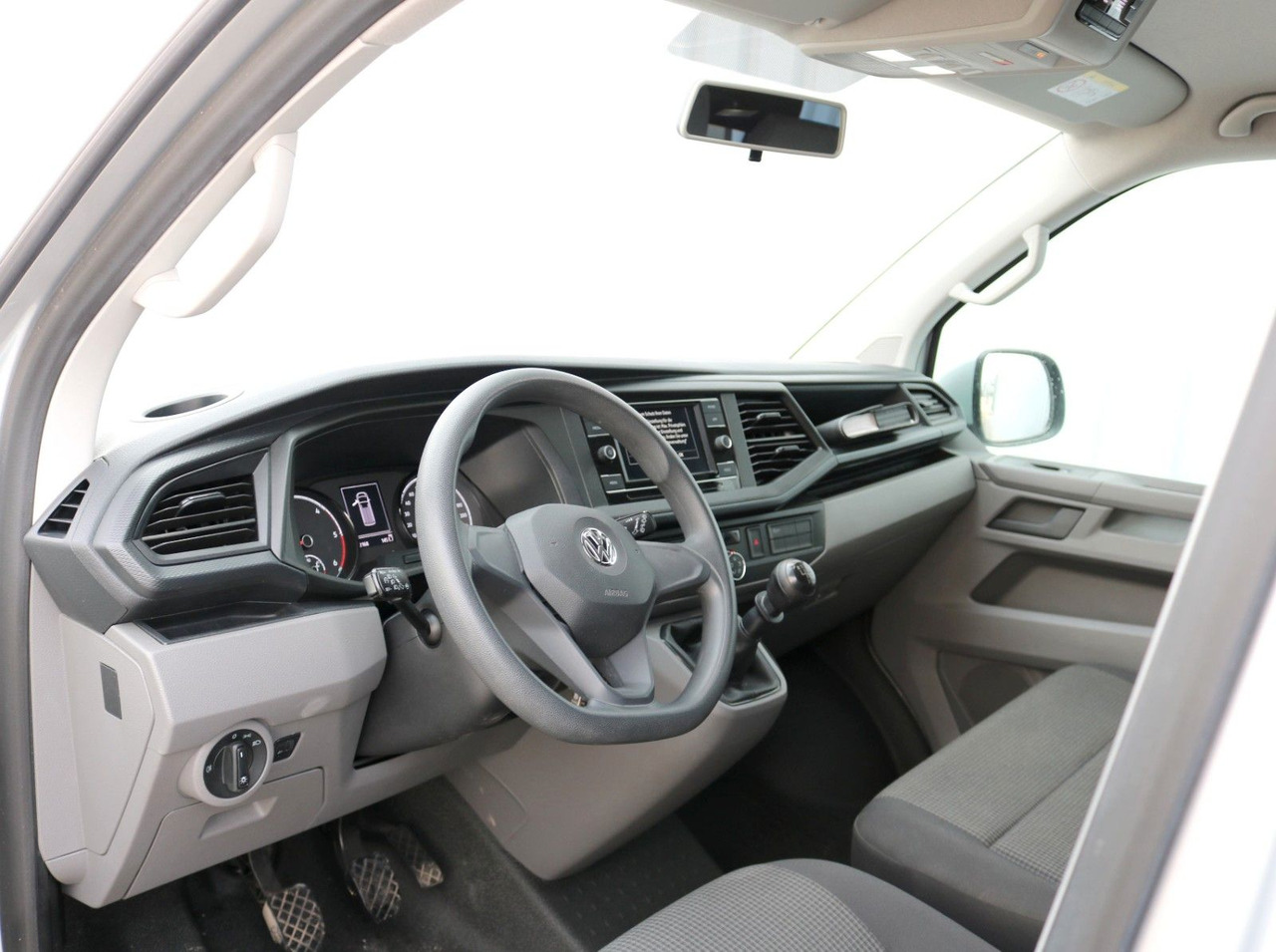 Volkswagen T6 TDI Kombi/9-Sitze/LR/Sitzh./Tempomat/AHK - Automobil: slika Volkswagen T6 TDI Kombi/9-Sitze/LR/Sitzh./Tempomat/AHK - Automobil Volkswagen T6 TDI Kombi/9-Sitze/LR/Sitzh./Tempomat/AHK - Automobil: slika Volkswagen T6 TDI Kombi/9-Sitze/LR/Sitzh./Tempomat/AHK - Automobil