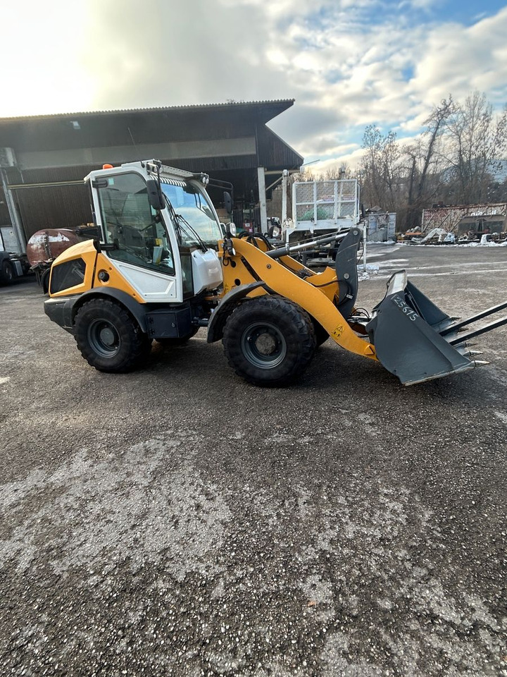 Liebherr L 506 - Utovarivač na kotačima: slika Liebherr L 506 - Utovarivač na kotačima Liebherr L 506 - Utovarivač na kotačima: slika Liebherr L 506 - Utovarivač na kotačima