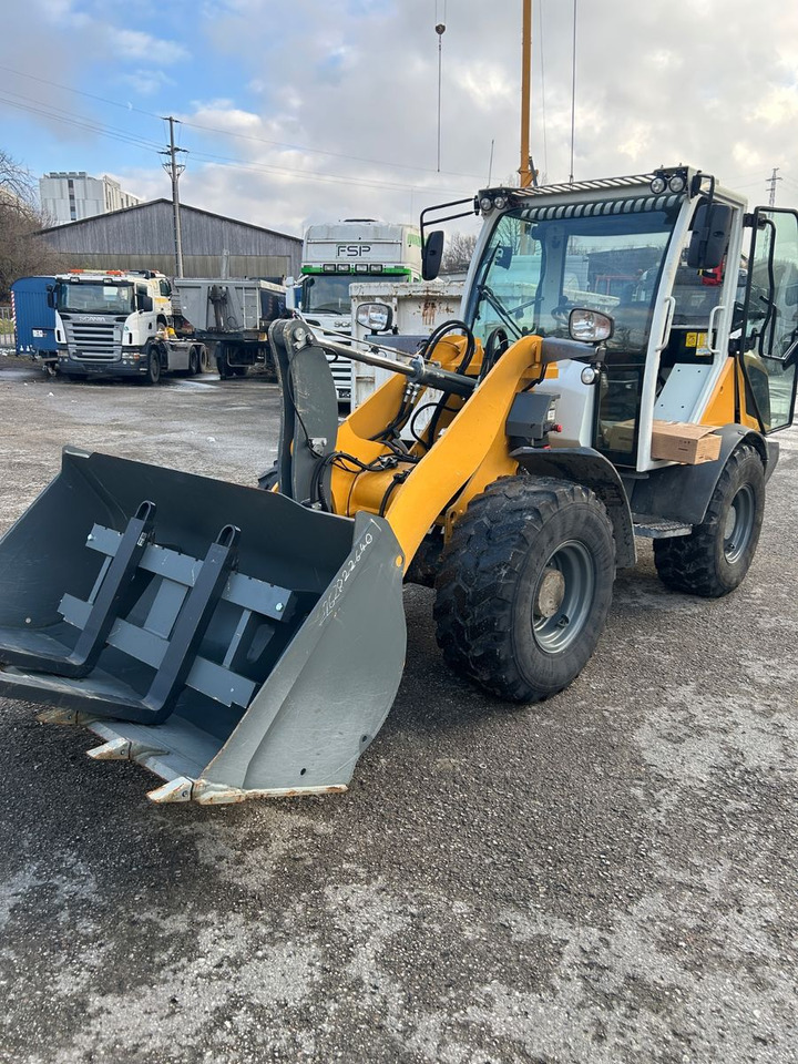 Liebherr L 506 - Utovarivač na kotačima: slika Liebherr L 506 - Utovarivač na kotačima Liebherr L 506 - Utovarivač na kotačima: slika Liebherr L 506 - Utovarivač na kotačima