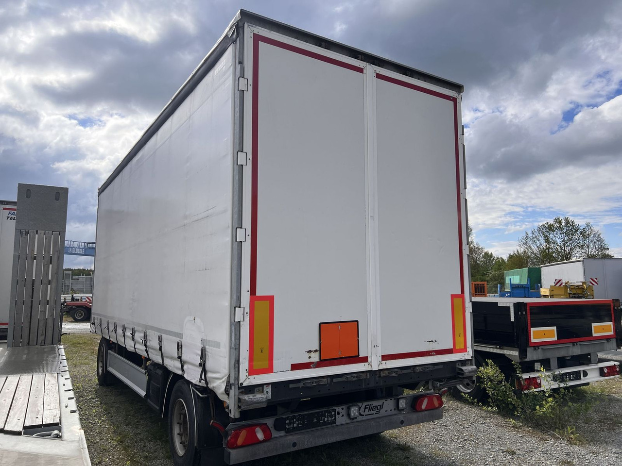 2 Achs Jumbo- Planen, Mega, durchladbar - Kamion s ceradom: slika 2 Achs Jumbo- Planen, Mega, durchladbar - Kamion s ceradom 2 Achs Jumbo- Planen, Mega, durchladbar - Kamion s ceradom: slika 2 Achs Jumbo- Planen, Mega, durchladbar - Kamion s ceradom