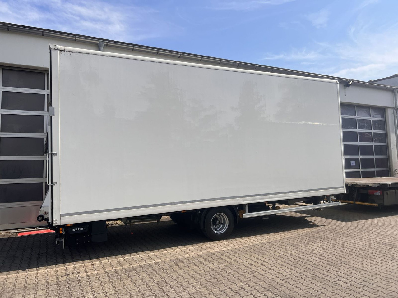 Ackermann 1 Achs Kofferanhänger mit Ladebordwand 10,5 t G - Prikolica sa zatvorenim sandukom: slika Ackermann 1 Achs Kofferanhänger mit Ladebordwand 10,5 t G - Prikolica sa zatvorenim sandukom Ackermann 1 Achs Kofferanhänger mit Ladebordwand 10,5 t G - Prikolica sa zatvorenim sandukom: slika Ackermann 1 Achs Kofferanhänger mit Ladebordwand 10,5 t G - Prikolica sa zatvorenim sandukom