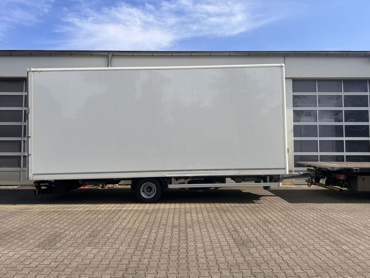 Ackermann 1 Achs Kofferanhänger mit Ladebordwand 10,5 t G - Prikolica sa zatvorenim sandukom: slika Ackermann 1 Achs Kofferanhänger mit Ladebordwand 10,5 t G - Prikolica sa zatvorenim sandukom Ackermann 1 Achs Kofferanhänger mit Ladebordwand 10,5 t G - Prikolica sa zatvorenim sandukom: slika Ackermann 1 Achs Kofferanhänger mit Ladebordwand 10,5 t G - Prikolica sa zatvorenim sandukom
