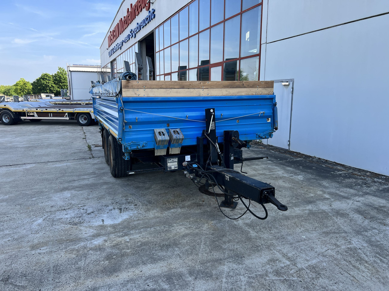 Blomenroehr 888/14000 14 t Tandemkipper- Tieflader, Breitbereifung - Kiper prikolica: slika Blomenroehr 888/14000 14 t Tandemkipper- Tieflader, Breitbereifung - Kiper prikolica Blomenroehr 888/14000 14 t Tandemkipper- Tieflader, Breitbereifung - Kiper prikolica: slika Blomenroehr 888/14000 14 t Tandemkipper- Tieflader, Breitbereifung - Kiper prikolica