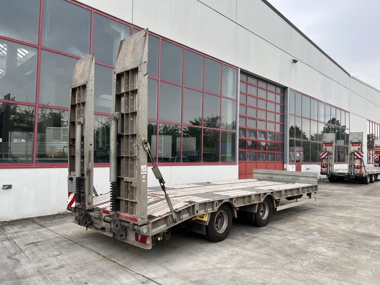 Humbaur 21 t Tandemtieflader - Prikolica s niskim utovarivačem: slika Humbaur 21 t Tandemtieflader - Prikolica s niskim utovarivačem Humbaur 21 t Tandemtieflader - Prikolica s niskim utovarivačem: slika Humbaur 21 t Tandemtieflader - Prikolica s niskim utovarivačem