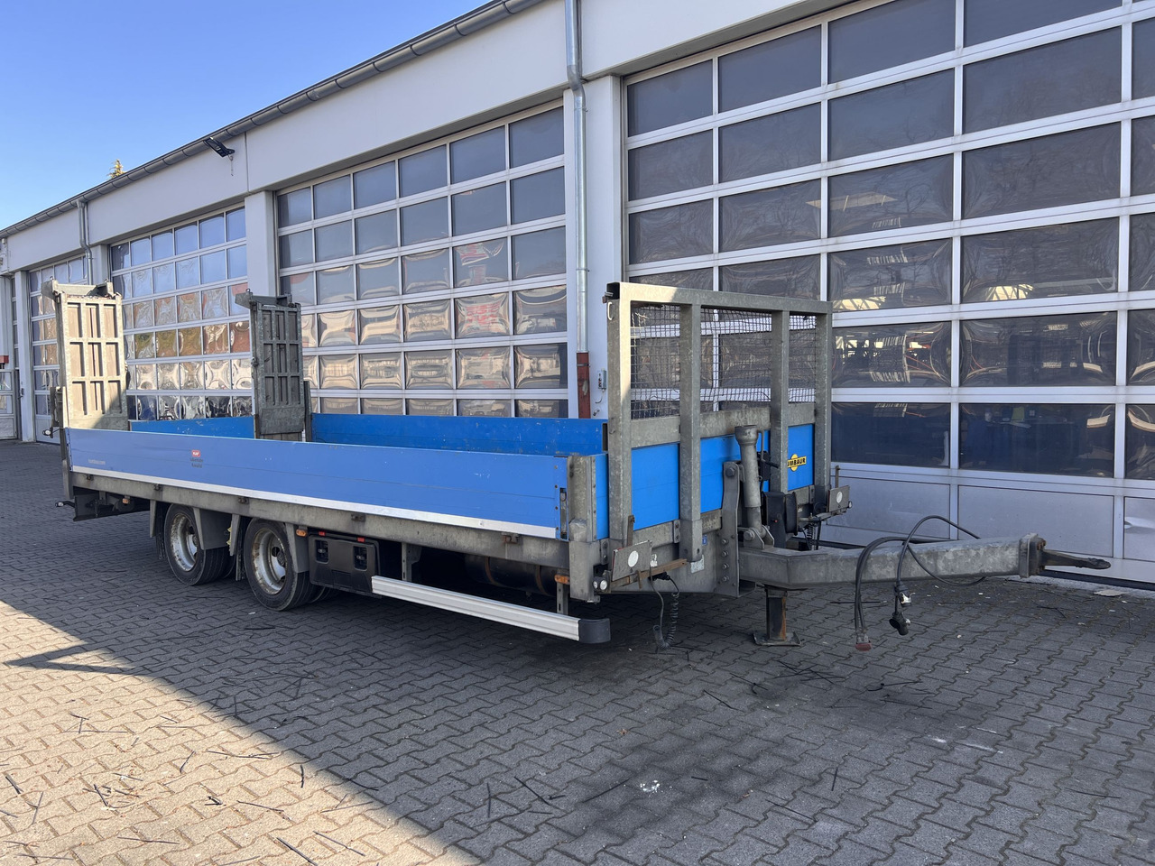 Humbaur HBTZ 136224 TA-BS 13,6 t Tandemtieflader - Prikolica s niskim utovarivačem: slika Humbaur HBTZ 136224 TA-BS 13,6 t Tandemtieflader - Prikolica s niskim utovarivačem Humbaur HBTZ 136224 TA-BS 13,6 t Tandemtieflader - Prikolica s niskim utovarivačem: slika Humbaur HBTZ 136224 TA-BS 13,6 t Tandemtieflader - Prikolica s niskim utovarivačem