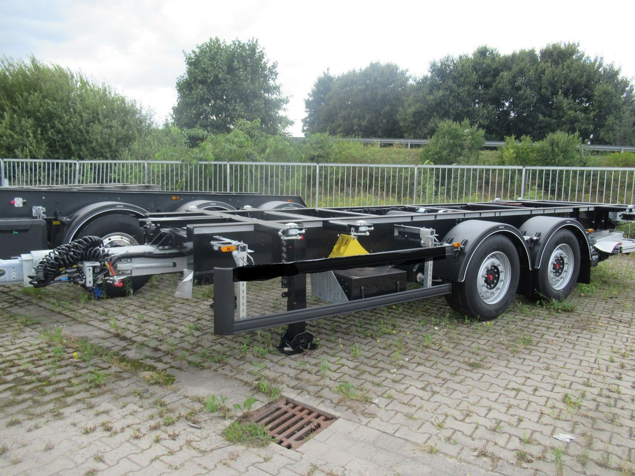 KRONE ZZ Tandem- BDF- Wechselanhänger mit Ladebordwand - Transporter kontejnera/ Prikolica s izmjenjivim sanducima: slika KRONE ZZ Tandem- BDF- Wechselanhänger mit Ladebordwand - Transporter kontejnera/ Prikolica s izmjenjivim sanducima KRONE ZZ Tandem- BDF- Wechselanhänger mit Ladebordwand - Transporter kontejnera/ Prikolica s izmjenjivim sanducima: slika KRONE ZZ Tandem- BDF- Wechselanhänger mit Ladebordwand - Transporter kontejnera/ Prikolica s izmjenjivim sanducima