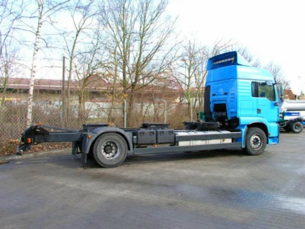 MAN 18.410 TGA2 Achs BDF- LKW - Transporter kontejnera/ Kamion s izmjenjivim sanducima: slika MAN 18.410 TGA2 Achs BDF- LKW - Transporter kontejnera/ Kamion s izmjenjivim sanducima MAN 18.410 TGA2 Achs BDF- LKW - Transporter kontejnera/ Kamion s izmjenjivim sanducima: slika MAN 18.410 TGA2 Achs BDF- LKW - Transporter kontejnera/ Kamion s izmjenjivim sanducima