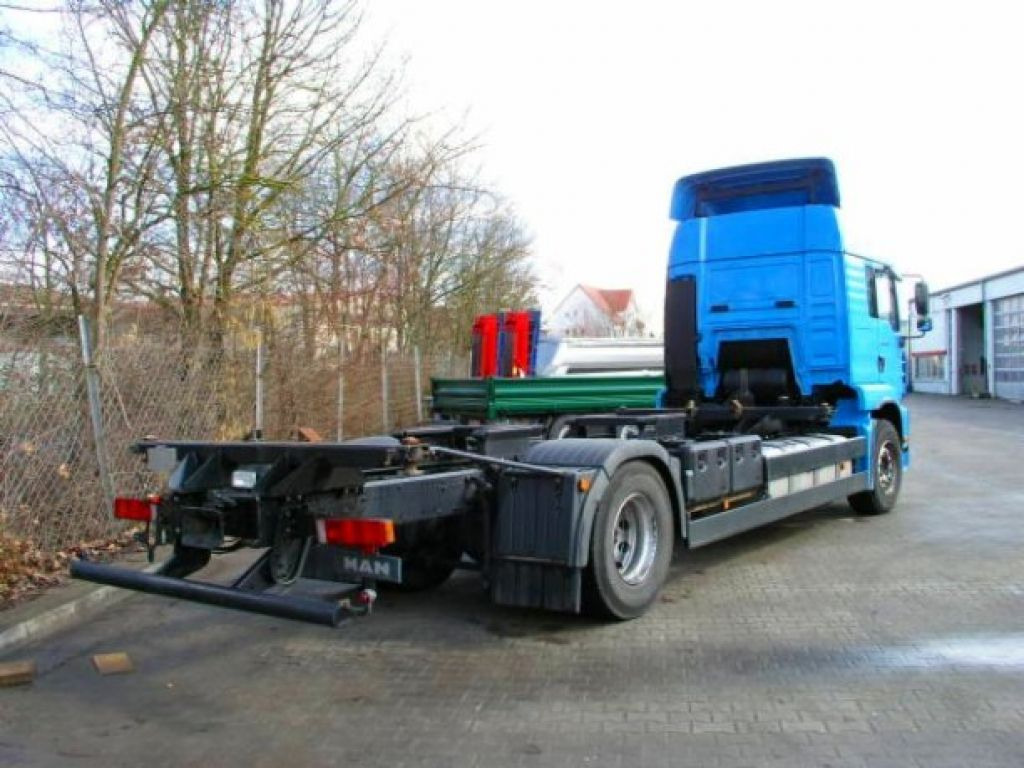 MAN 18.410 TGA2 Achs BDF- LKW - Transporter kontejnera/ Kamion s izmjenjivim sanducima: slika MAN 18.410 TGA2 Achs BDF- LKW - Transporter kontejnera/ Kamion s izmjenjivim sanducima MAN 18.410 TGA2 Achs BDF- LKW - Transporter kontejnera/ Kamion s izmjenjivim sanducima: slika MAN 18.410 TGA2 Achs BDF- LKW - Transporter kontejnera/ Kamion s izmjenjivim sanducima