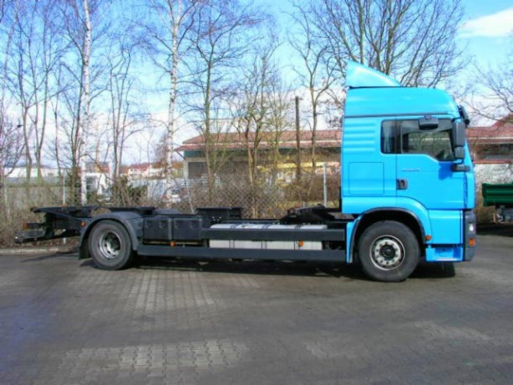 MAN TGA 02 18.410 TGA2 Achs BDF- LKW - Transporter kontejnera/ Kamion s izmjenjivim sanducima: slika MAN TGA 02 18.410 TGA2 Achs BDF- LKW - Transporter kontejnera/ Kamion s izmjenjivim sanducima MAN TGA 02 18.410 TGA2 Achs BDF- LKW - Transporter kontejnera/ Kamion s izmjenjivim sanducima: slika MAN TGA 02 18.410 TGA2 Achs BDF- LKW - Transporter kontejnera/ Kamion s izmjenjivim sanducima