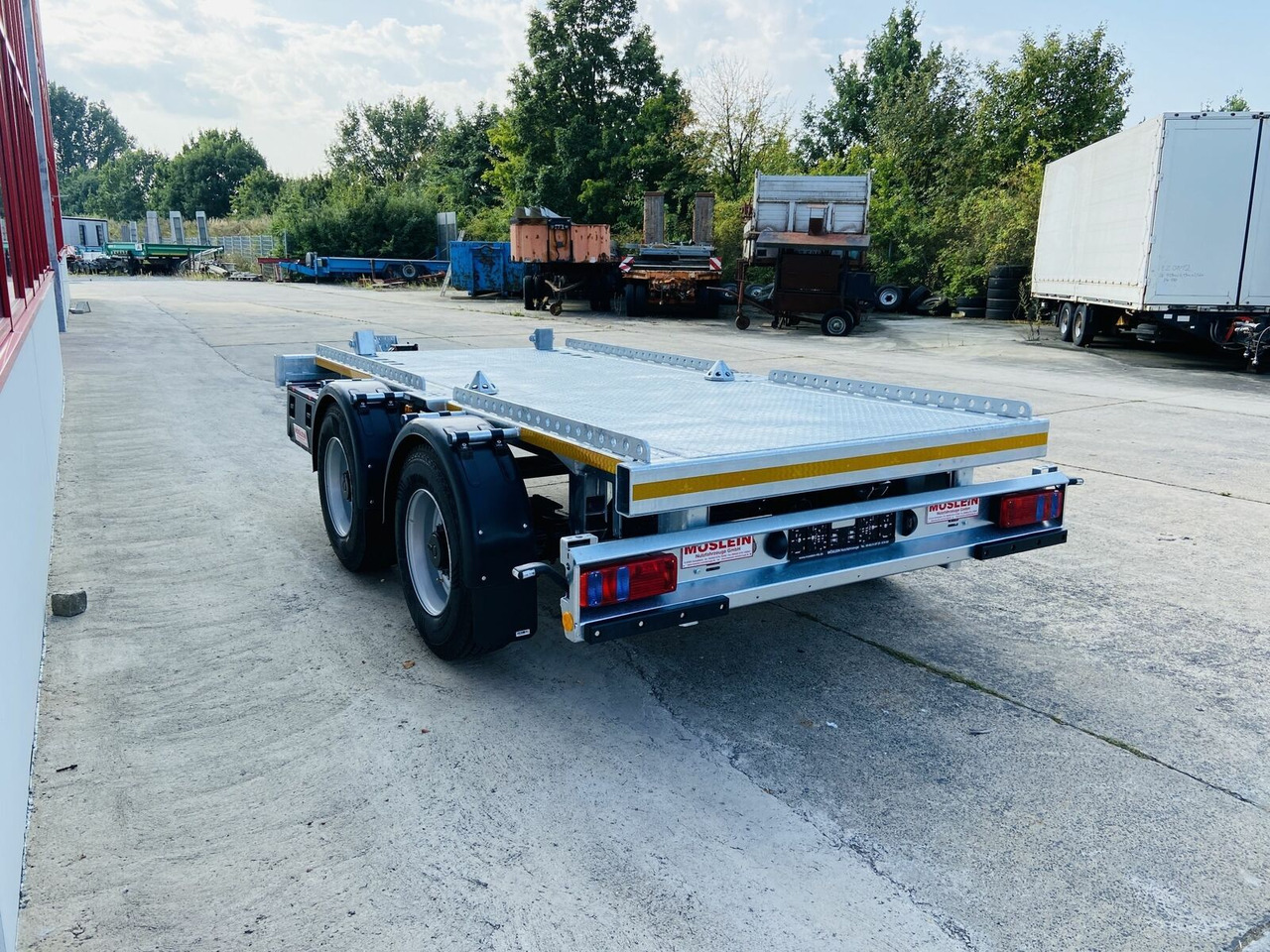 Möslein 14 t Tandem- Absetzmuldenanhänger,geschlossenen - Abroll/ Samopodizač prikolica: slika Möslein 14 t Tandem- Absetzmuldenanhänger,geschlossenen - Abroll/ Samopodizač prikolica Möslein 14 t Tandem- Absetzmuldenanhänger,geschlossenen - Abroll/ Samopodizač prikolica: slika Möslein 14 t Tandem- Absetzmuldenanhänger,geschlossenen - Abroll/ Samopodizač prikolica