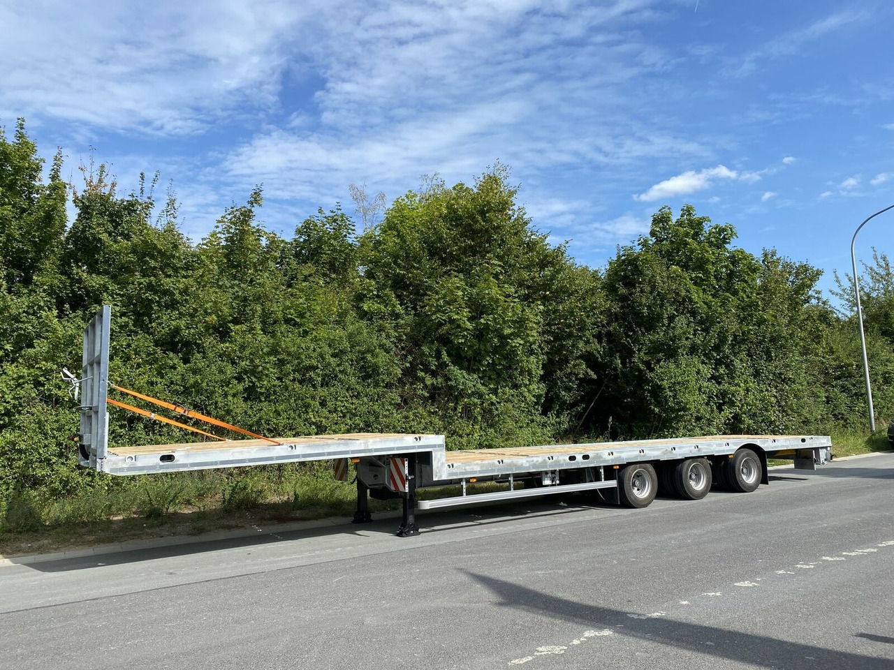 Möslein 3 Achs Satteltieflader Plato 45 t GGfür Fertigt - Poluprikolica s niskim utovarivačem: slika Möslein 3 Achs Satteltieflader Plato 45 t GGfür Fertigt - Poluprikolica s niskim utovarivačem Möslein 3 Achs Satteltieflader Plato 45 t GGfür Fertigt - Poluprikolica s niskim utovarivačem: slika Möslein 3 Achs Satteltieflader Plato 45 t GGfür Fertigt - Poluprikolica s niskim utovarivačem