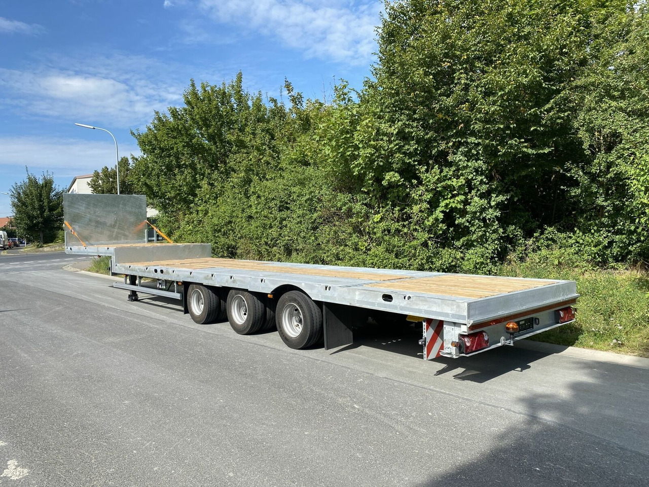 Möslein 3 Achs Satteltieflader Plato 45 t GGfür Fertigt - Poluprikolica s niskim utovarivačem: slika Möslein 3 Achs Satteltieflader Plato 45 t GGfür Fertigt - Poluprikolica s niskim utovarivačem Möslein 3 Achs Satteltieflader Plato 45 t GGfür Fertigt - Poluprikolica s niskim utovarivačem: slika Möslein 3 Achs Satteltieflader Plato 45 t GGfür Fertigt - Poluprikolica s niskim utovarivačem