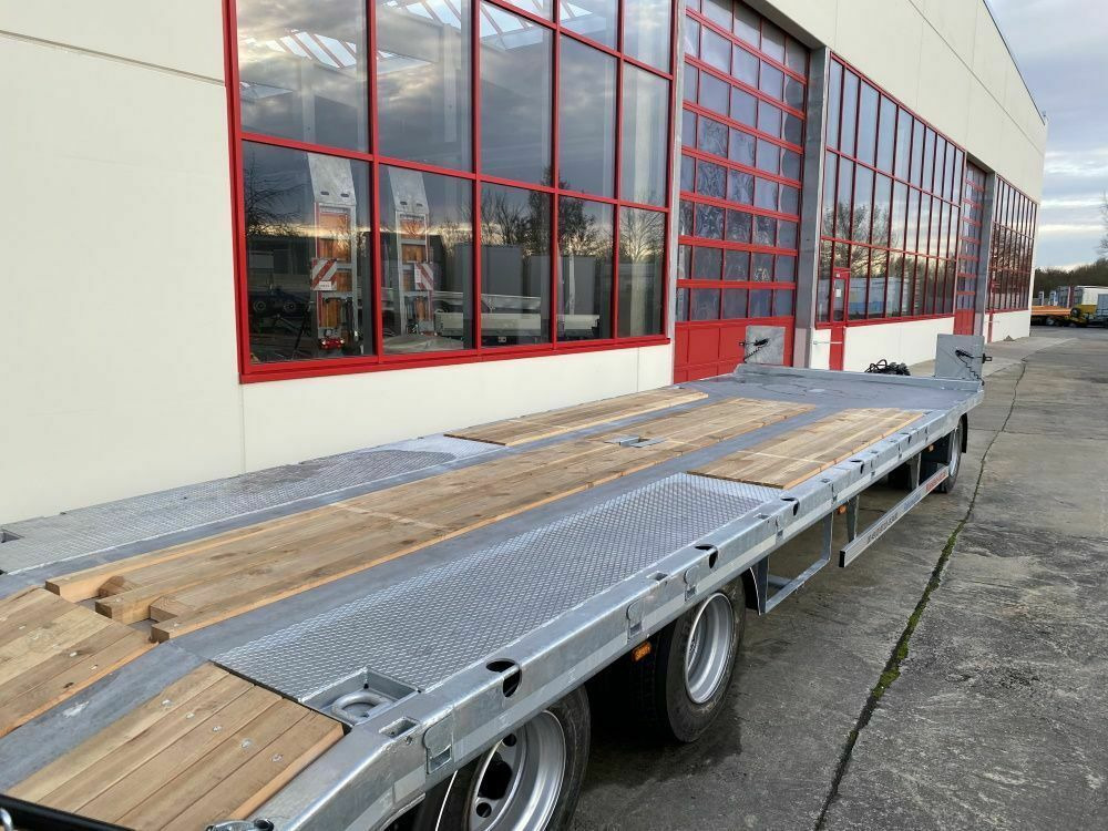 Möslein 3 Achs Tieflader mit gerader Ladefläche 8,10 m, - Prikolica s niskim utovarivačem: slika Möslein 3 Achs Tieflader mit gerader Ladefläche 8,10 m, - Prikolica s niskim utovarivačem Möslein 3 Achs Tieflader mit gerader Ladefläche 8,10 m, - Prikolica s niskim utovarivačem: slika Möslein 3 Achs Tieflader mit gerader Ladefläche 8,10 m, - Prikolica s niskim utovarivačem