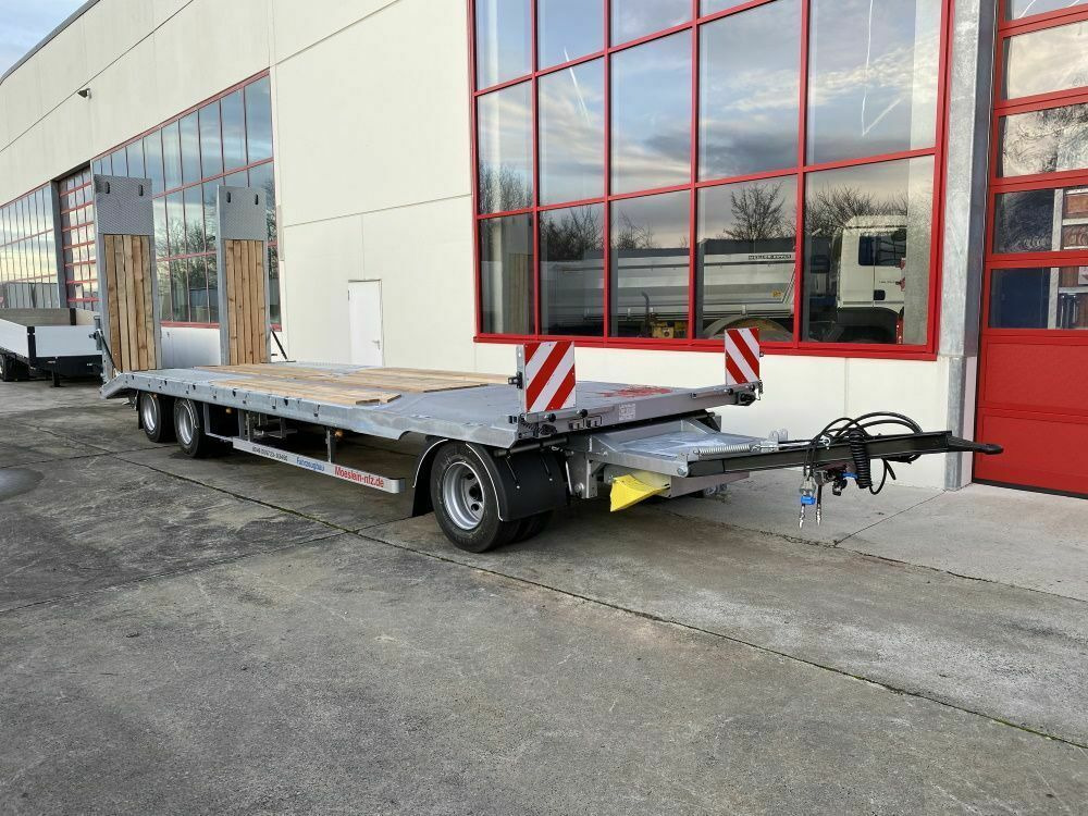 Möslein 3 Achs Tieflader mit gerader Ladefläche 8,10 m, - Prikolica s niskim utovarivačem: slika Möslein 3 Achs Tieflader mit gerader Ladefläche 8,10 m, - Prikolica s niskim utovarivačem Möslein 3 Achs Tieflader mit gerader Ladefläche 8,10 m, - Prikolica s niskim utovarivačem: slika Möslein 3 Achs Tieflader mit gerader Ladefläche 8,10 m, - Prikolica s niskim utovarivačem