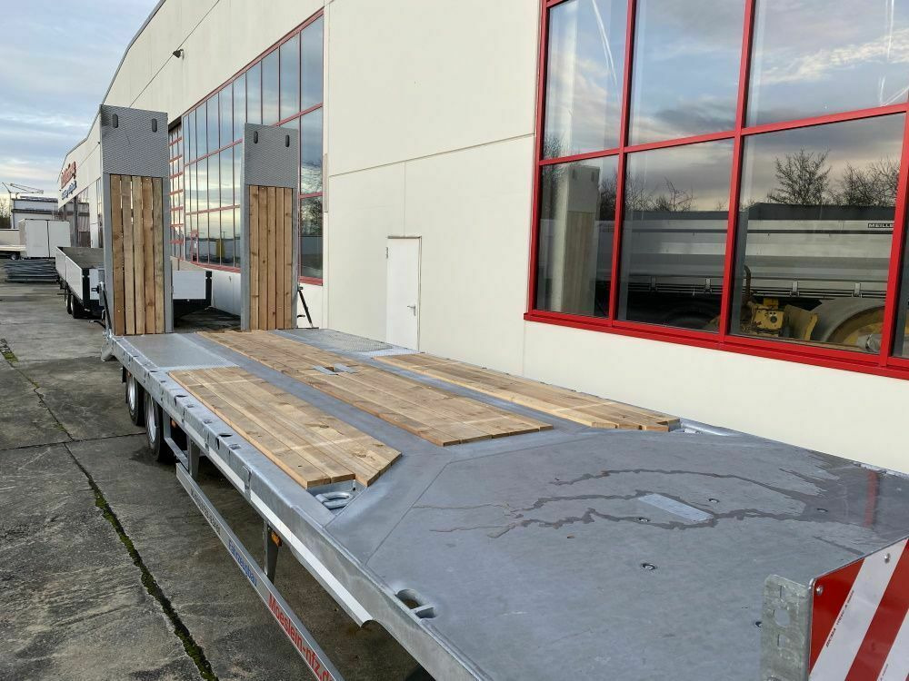 Möslein 3 Achs Tieflader mit gerader Ladefläche 9 m, Ne - Prikolica s niskim utovarivačem: slika Möslein 3 Achs Tieflader mit gerader Ladefläche 9 m, Ne - Prikolica s niskim utovarivačem Möslein 3 Achs Tieflader mit gerader Ladefläche 9 m, Ne - Prikolica s niskim utovarivačem: slika Möslein 3 Achs Tieflader mit gerader Ladefläche 9 m, Ne - Prikolica s niskim utovarivačem