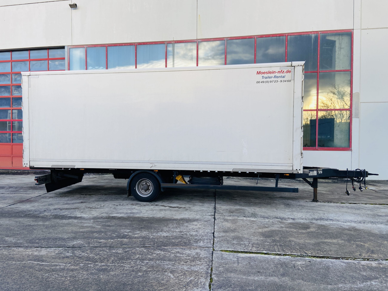 Möslein EK 1- D 7,3 1 Achs Kofferanhänger - Prikolica sa zatvorenim sandukom: slika Möslein EK 1- D 7,3 1 Achs Kofferanhänger - Prikolica sa zatvorenim sandukom Möslein EK 1- D 7,3 1 Achs Kofferanhänger - Prikolica sa zatvorenim sandukom: slika Möslein EK 1- D 7,3 1 Achs Kofferanhänger - Prikolica sa zatvorenim sandukom