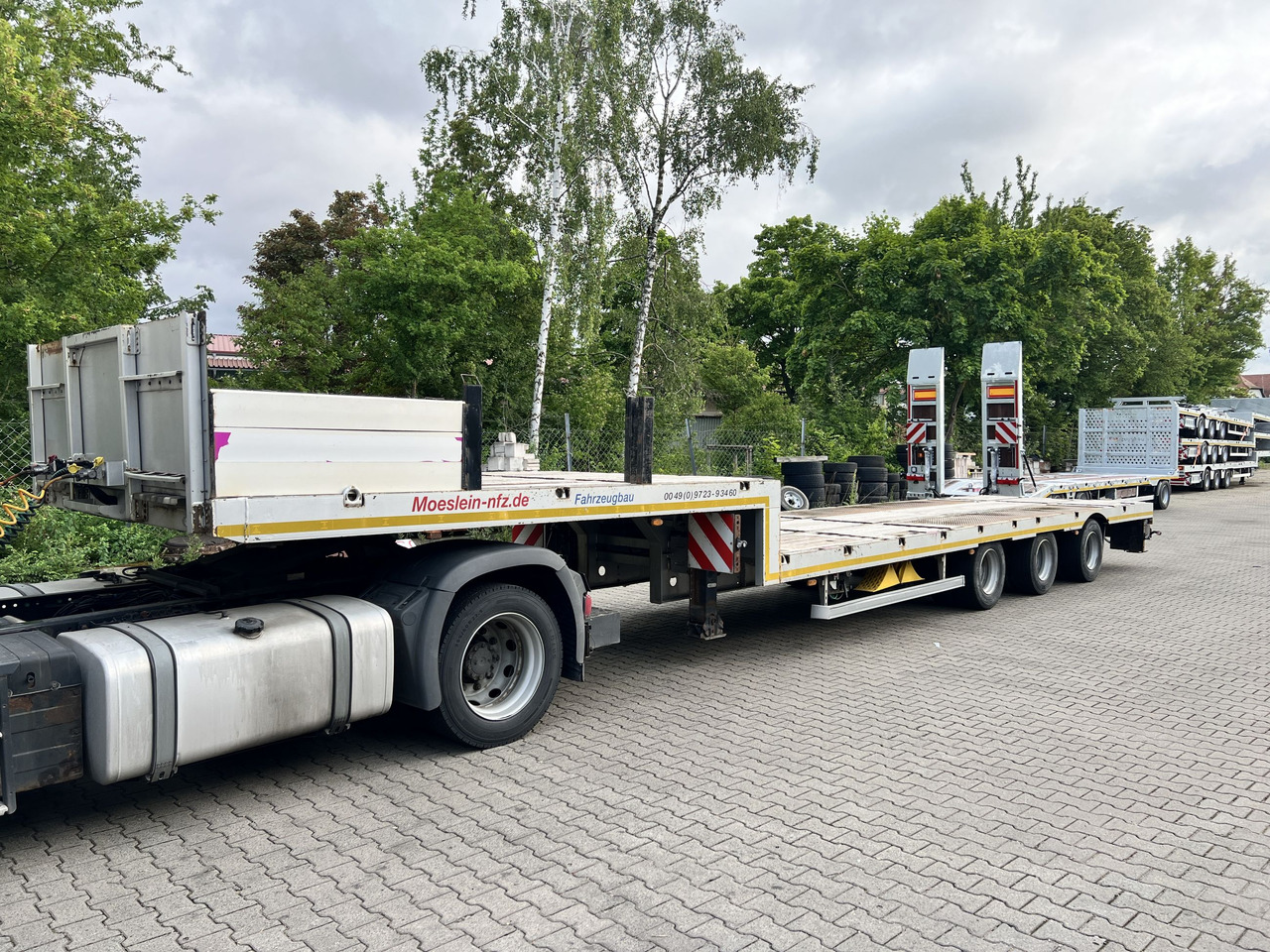Möslein STO 3 Schwebheim 3 Achs Satteltieflader - Poluprikolica s niskim utovarivačem: slika Möslein STO 3 Schwebheim 3 Achs Satteltieflader - Poluprikolica s niskim utovarivačem Möslein STO 3 Schwebheim 3 Achs Satteltieflader - Poluprikolica s niskim utovarivačem: slika Möslein STO 3 Schwebheim 3 Achs Satteltieflader - Poluprikolica s niskim utovarivačem