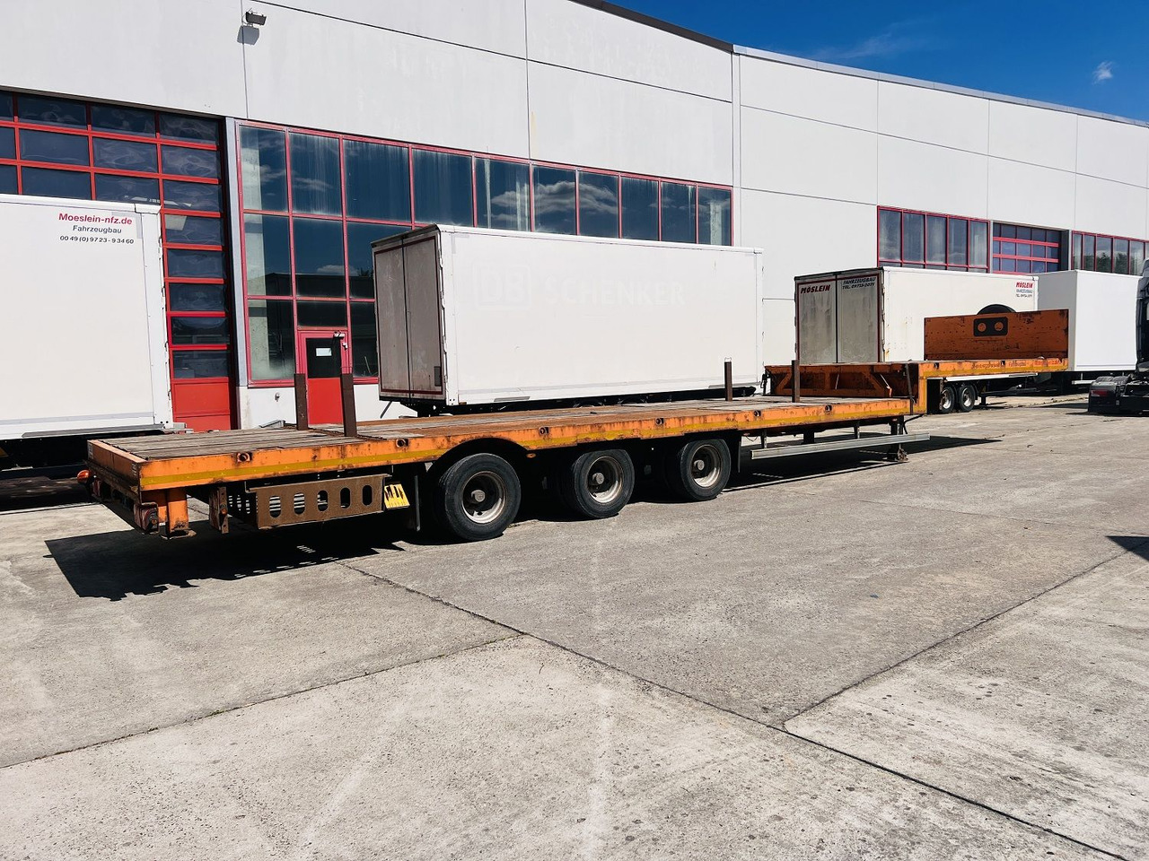 Möslein STO 3 Schwebheim 3 Achs Satteltieflader Plato 45 t GGfür Fertigteile, Baumaschinen oder Container - Poluprikolica s niskim utovarivačem: slika Möslein STO 3 Schwebheim 3 Achs Satteltieflader Plato 45 t GGfür Fertigteile, Baumaschinen oder Container - Poluprikolica s niskim utovarivačem Möslein STO 3 Schwebheim 3 Achs Satteltieflader Plato 45 t GGfür Fertigteile, Baumaschinen oder Container - Poluprikolica s niskim utovarivačem: slika Möslein STO 3 Schwebheim 3 Achs Satteltieflader Plato 45 t GGfür Fertigteile, Baumaschinen oder Container - Poluprikolica s niskim utovarivačem