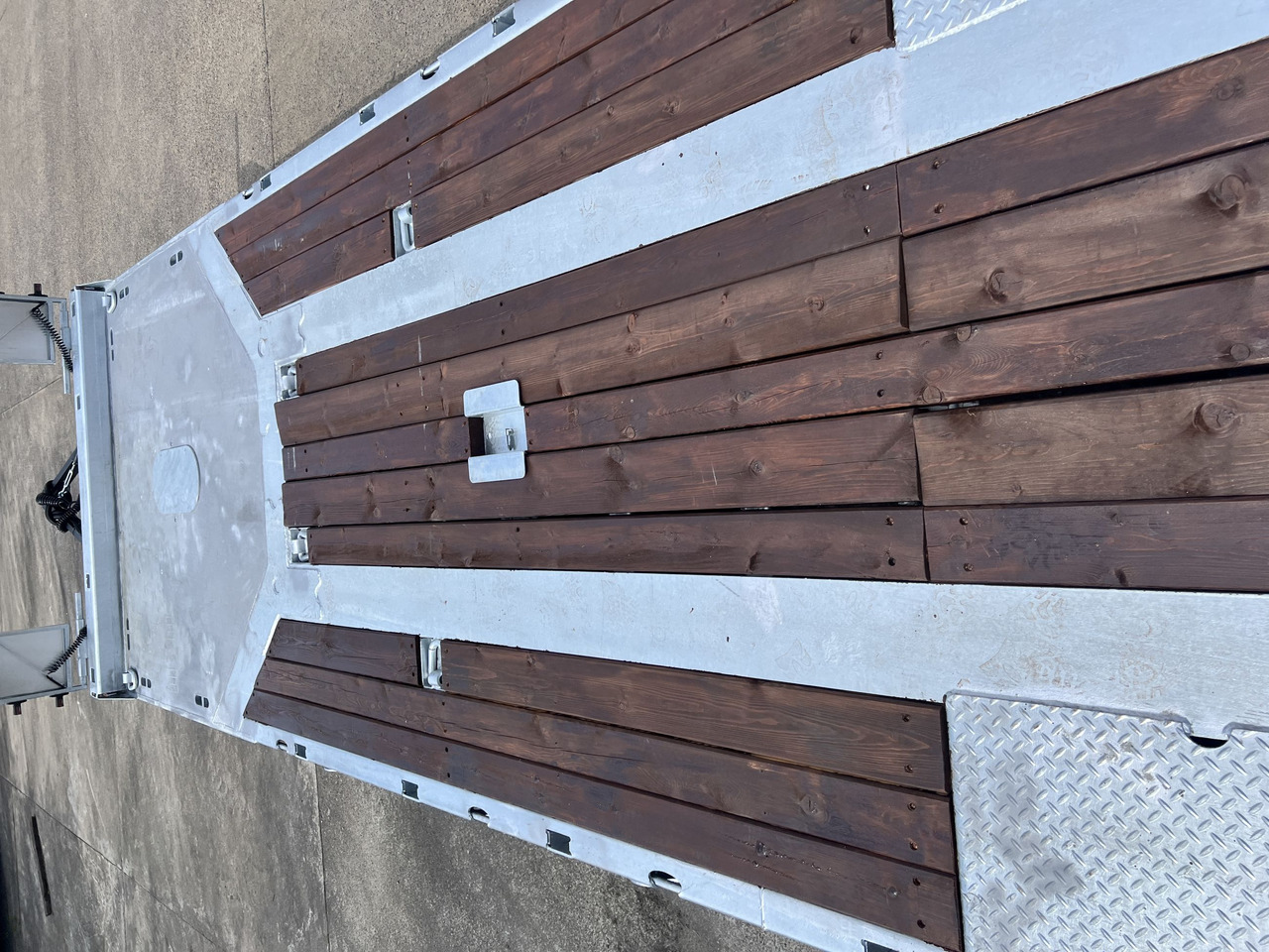 Möslein T 3-9,20 F 3 Achs Tieflader mit gerader Ladefläche 9 m, Neufahrzeug - Prikolica s niskim utovarivačem: slika Möslein T 3-9,20 F 3 Achs Tieflader mit gerader Ladefläche 9 m, Neufahrzeug - Prikolica s niskim utovarivačem Möslein T 3-9,20 F 3 Achs Tieflader mit gerader Ladefläche 9 m, Neufahrzeug - Prikolica s niskim utovarivačem: slika Möslein T 3-9,20 F 3 Achs Tieflader mit gerader Ladefläche 9 m, Neufahrzeug - Prikolica s niskim utovarivačem