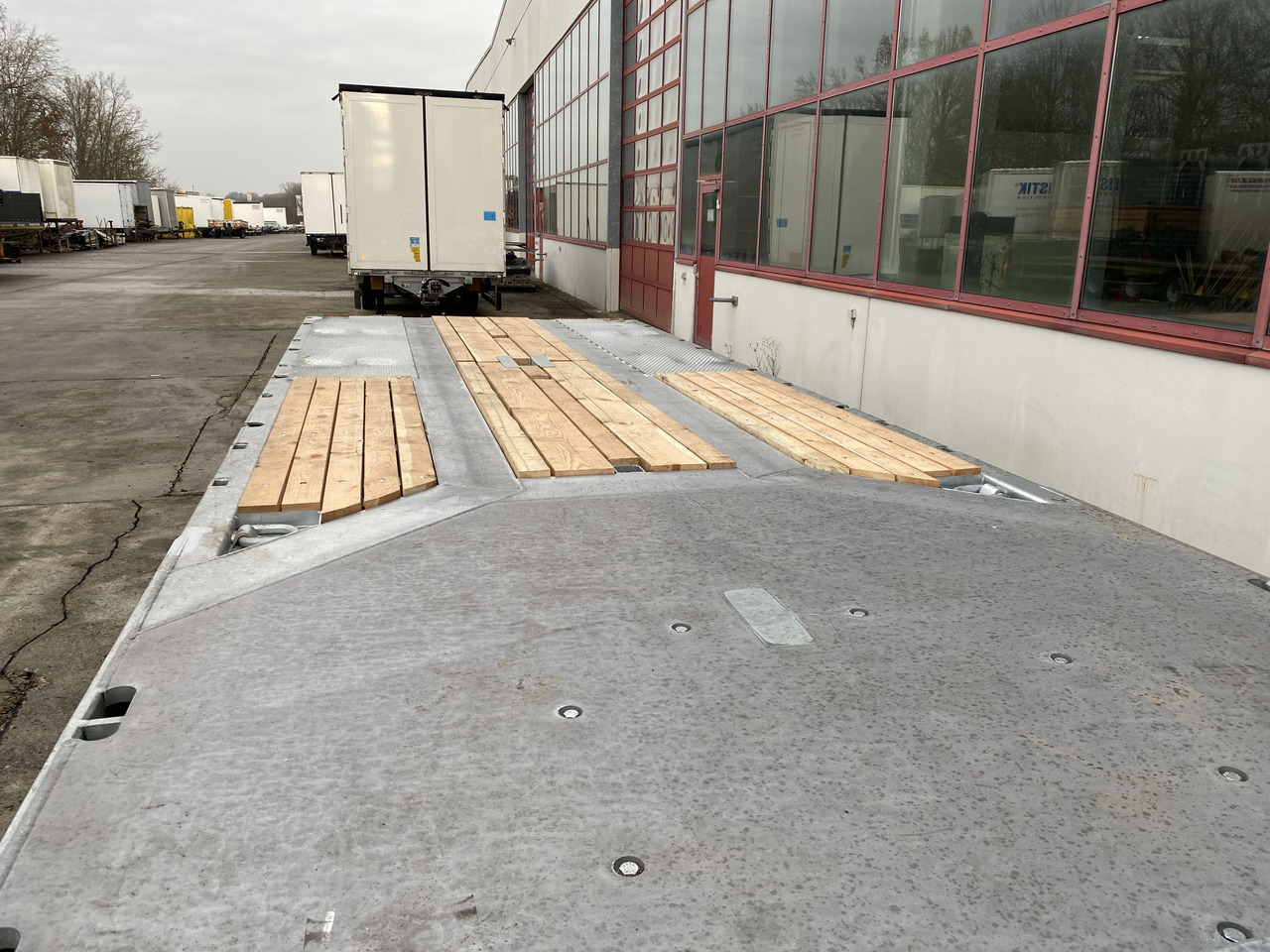 Zakup Möslein T 3-P9,2 OR  3 Achs Tieflader gerader Ladefläche 9 m, Neufahrzeug Möslein T 3-P9,2 OR  3 Achs Tieflader gerader Ladefläche 9 m, Neufahrzeug: slika Zakup Möslein T 3-P9,2 OR  3 Achs Tieflader gerader Ladefläche 9 m, Neufahrzeug Möslein T 3-P9,2 OR  3 Achs Tieflader gerader Ladefläche 9 m, Neufahrzeug